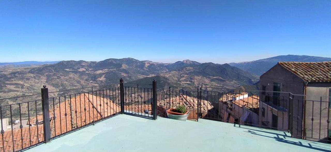 Maria Banana Guest House Pollina Bagian luar foto